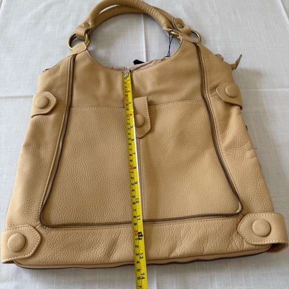 Amerileather Leather Judelle Universal Shoulder Bag Beige NWT - Picture 4 of 7